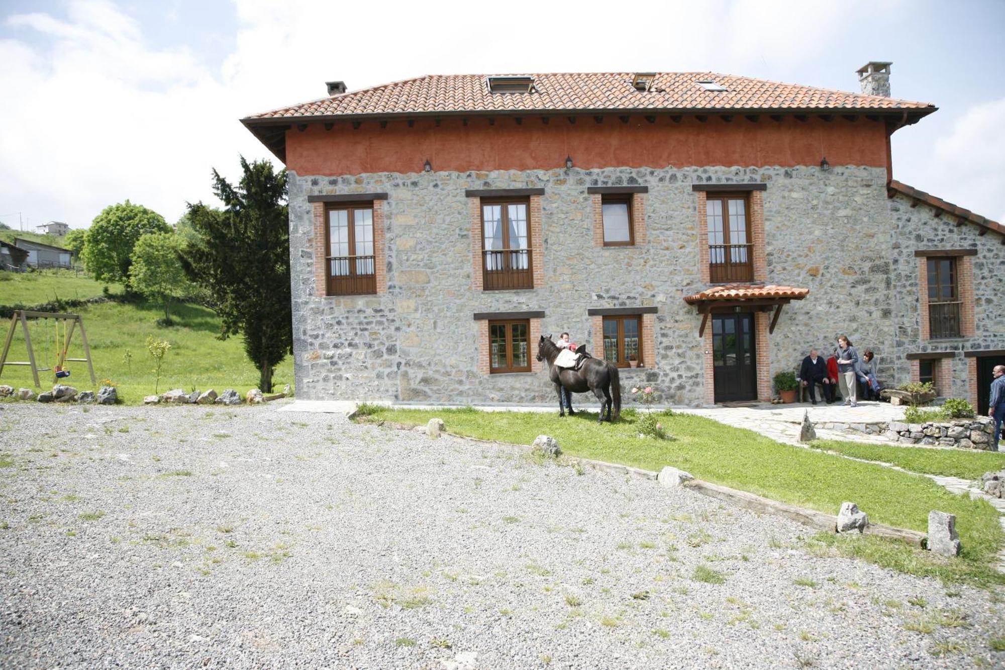 El Conventu Del Asturcon Guest House Lago  ภายนอก รูปภาพ